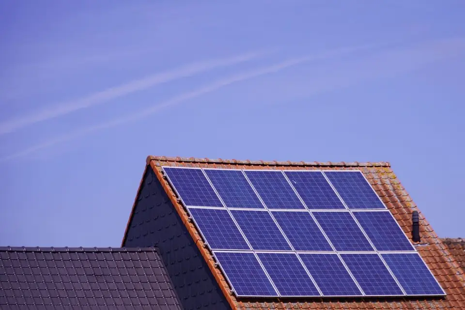 Cámara solar o de batería: cuál elegir para tu casa