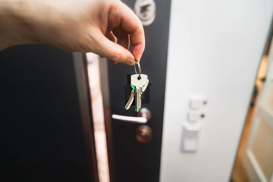 Cerradura inteligente en un piso de alquiler: qué tener en cuenta