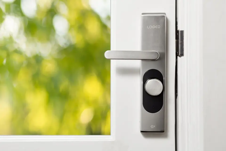 Cómo elegir una cerradura inteligente compatible con tu puerta